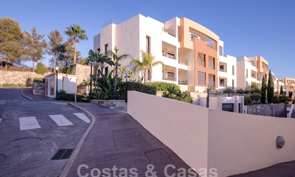 Modern penthouse op één niveau te koop met panoramisch zeezicht, in een luxueus complex van Los Monteros, Marbella 58305
