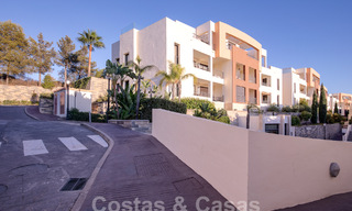 Modern penthouse op één niveau te koop met panoramisch zeezicht, in een luxueus complex van Los Monteros, Marbella 58305 
