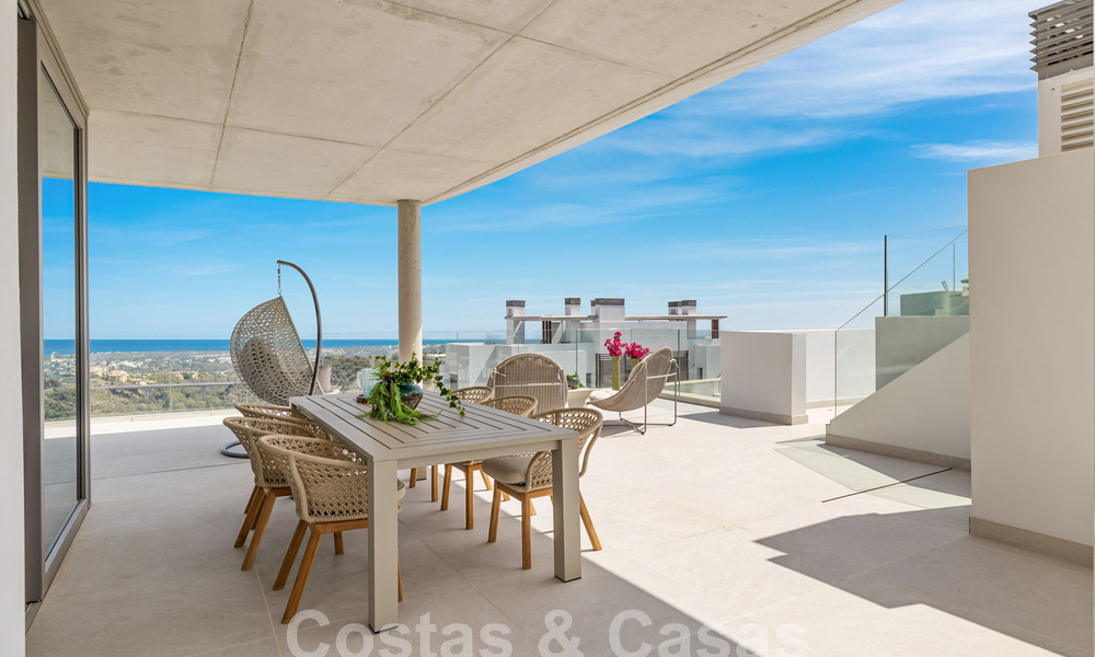 Gloednieuw, modernistisch penthouse te koop, in een exclusief golfresort in de heuvels van Marbella - Benahavis 58417