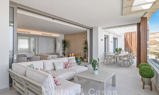 Gesofisticeerd nieuwbouwappartement te koop met fenomenaal uitzicht op zee, golf en berglandschap in Marbella - Benahavis 58364 