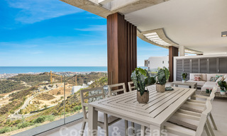 Gesofisticeerd nieuwbouwappartement te koop met fenomenaal uitzicht op zee, golf en berglandschap in Marbella - Benahavis 58367 