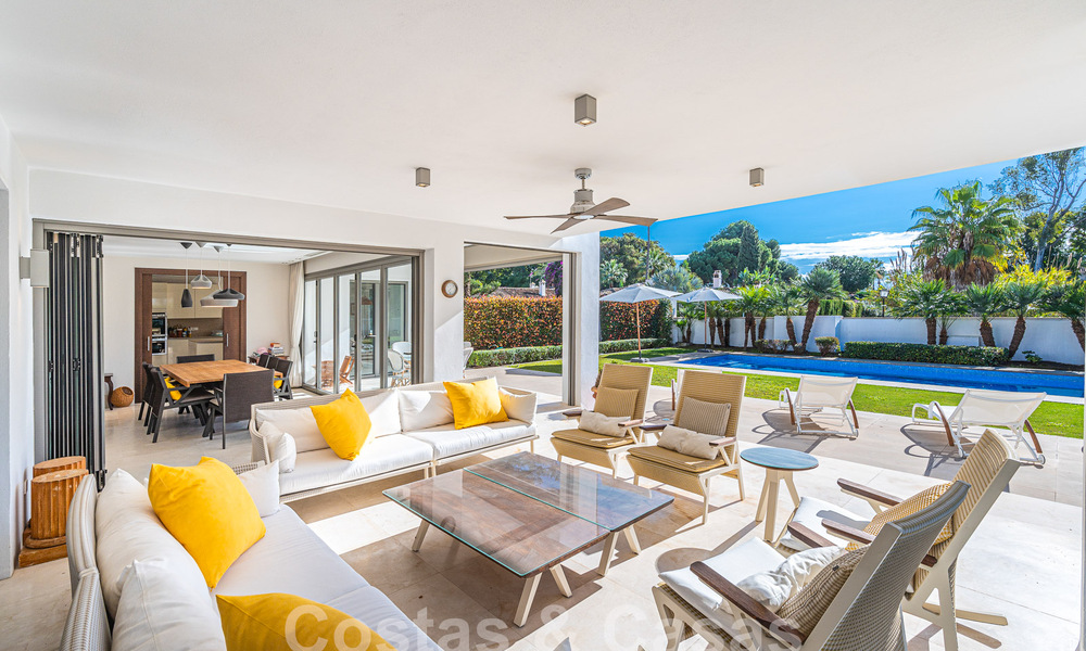 Mediterrane villa te koop op loopafstand van het strand op de New Golden Mile tussen Marbella en Estepona 57916