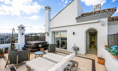 Penthouse te koop met panoramisch zeezicht in de heuvels van Marbella - Benahavis 58010