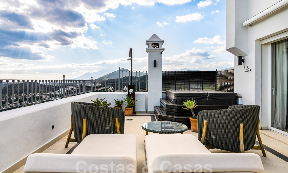 Penthouse te koop met panoramisch zeezicht in de heuvels van Marbella - Benahavis 58011