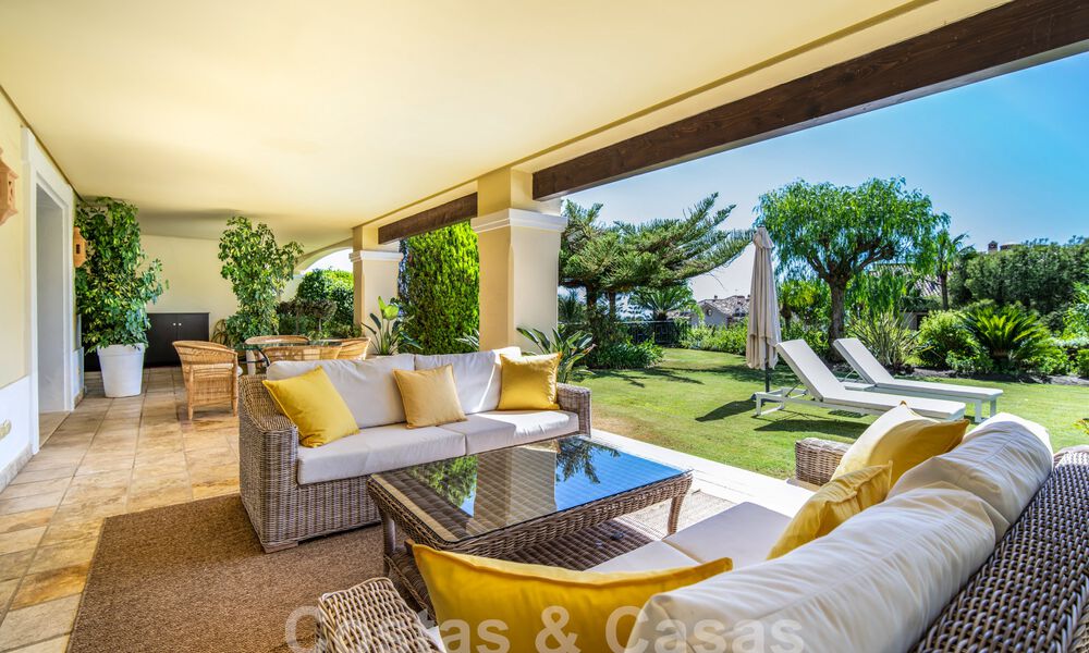 Luxe tuinappartement te koop met privézwembad in een hoogstaand complex in Nueva Andalucia, Marbella 58051