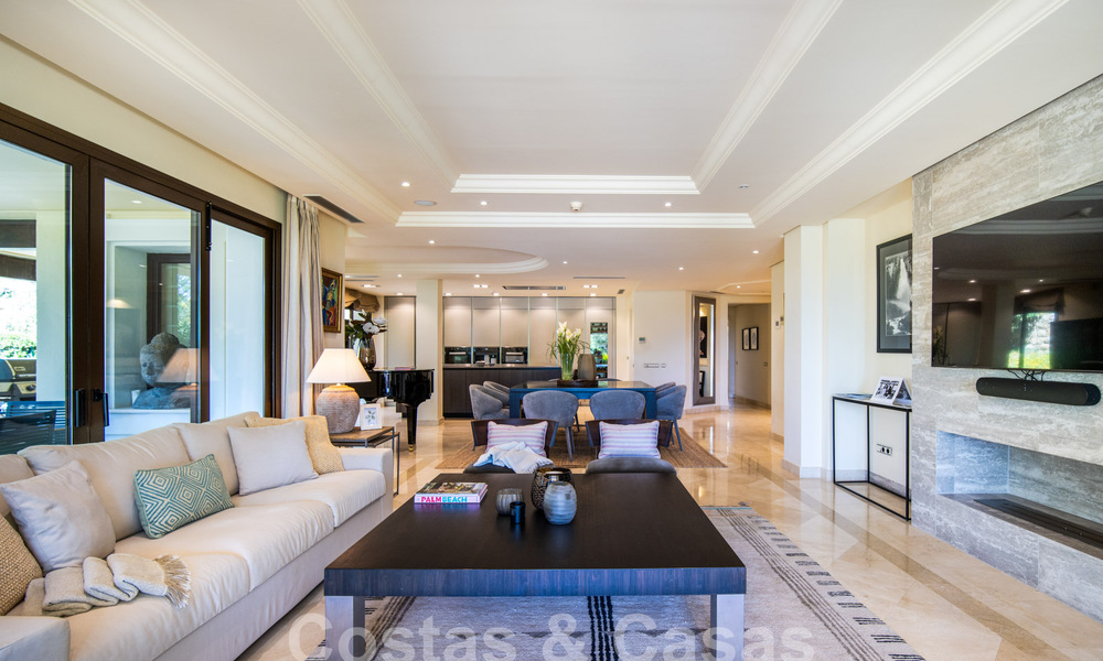 Luxe tuinappartement te koop met privézwembad in een hoogstaand complex in Nueva Andalucia, Marbella 58060