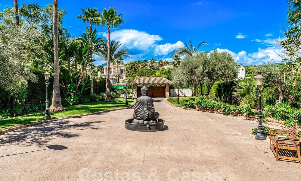 Luxevilla met traditionele bouwstijl te koop, gelegen eerstelijns golf in Nueva Andalucia, Marbella 58125