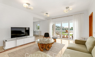 Luxevilla met traditionele bouwstijl te koop, gelegen eerstelijns golf in Nueva Andalucia, Marbella 58134 