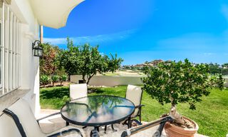 Luxevilla met traditionele bouwstijl te koop, gelegen eerstelijns golf in Nueva Andalucia, Marbella 58136 