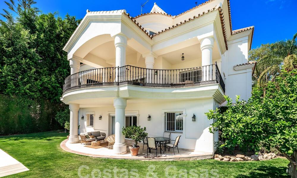 Luxevilla met traditionele bouwstijl te koop, gelegen eerstelijns golf in Nueva Andalucia, Marbella 58138