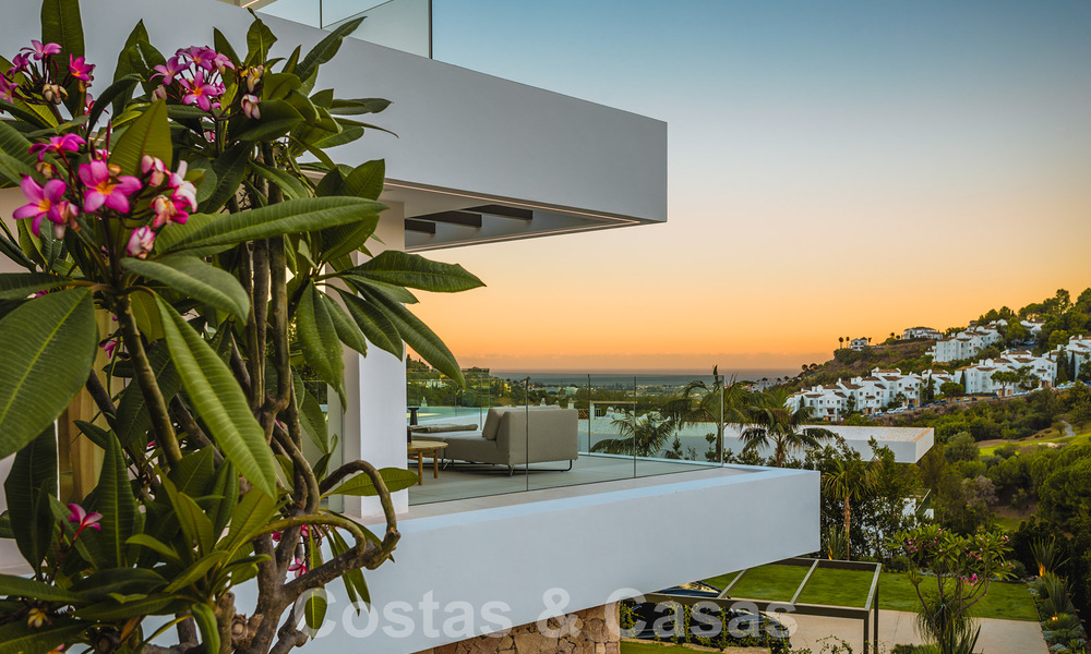 Luxueuze designervilla te koop in exclusief, gated frontlinie-golfcomplex met panoramisch uitzicht in La Quinta, Marbella - Benahavis 59075