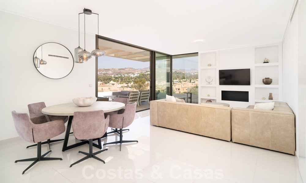 Modern design penthouse met ruime terrassen te koop op de New Golden Mile tussen Marbella en Estepona 58788