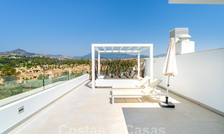Modern design penthouse met ruime terrassen te koop op de New Golden Mile tussen Marbella en Estepona 58802 