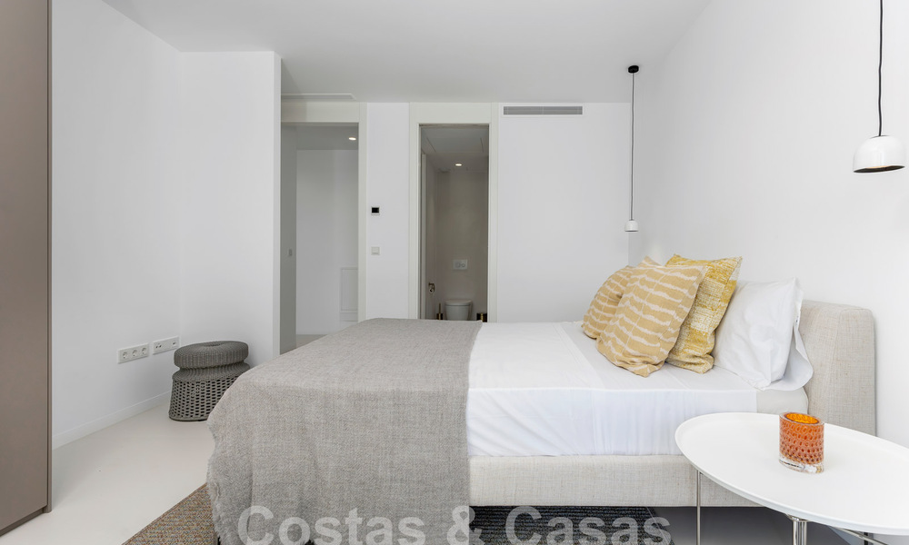 Modernistische luxevilla te koop op een steenworp van het strand en alle voorzieningen met zeezicht in San Pedro, Marbella 58614