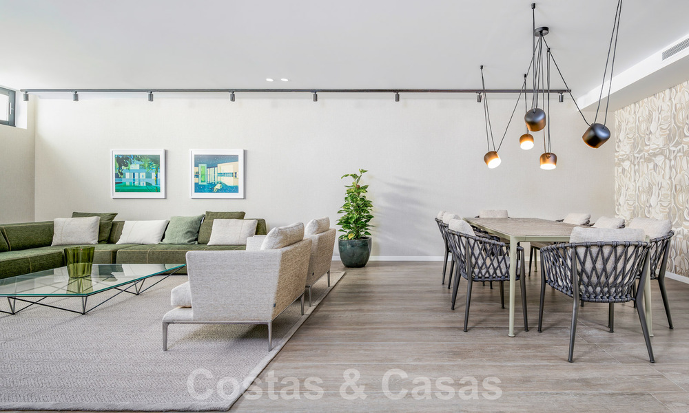 Modernistische luxevilla te koop op een steenworp van het strand en alle voorzieningen met zeezicht in San Pedro, Marbella 58624