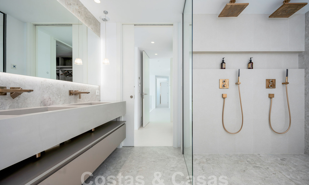 Modernistische luxevilla te koop op een steenworp van het strand en alle voorzieningen met zeezicht in San Pedro, Marbella 58634
