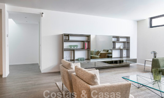 Modernistische luxevilla te koop op een steenworp van het strand en alle voorzieningen met zeezicht in San Pedro, Marbella 58643 