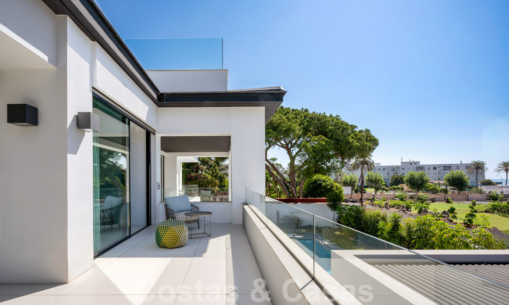 Modernistische luxevilla te koop op een steenworp van het strand en alle voorzieningen met zeezicht in San Pedro, Marbella 58650