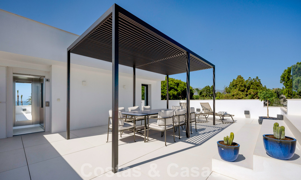 Modernistische luxevilla te koop op een steenworp van het strand en alle voorzieningen met zeezicht in San Pedro, Marbella 58662