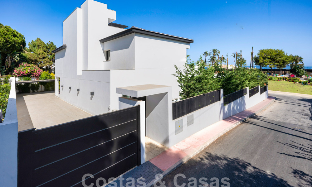 Modernistische luxevilla te koop op een steenworp van het strand en alle voorzieningen met zeezicht in San Pedro, Marbella 58663