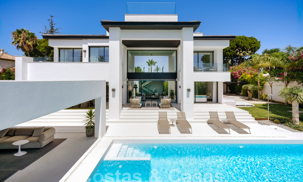Modernistische luxevilla te koop op een steenworp van het strand en alle voorzieningen met zeezicht in San Pedro, Marbella 58677