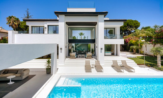 Modernistische luxevilla te koop op een steenworp van het strand en alle voorzieningen met zeezicht in San Pedro, Marbella 58677 