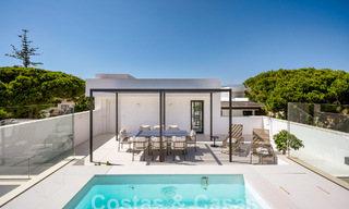 Modernistische luxevilla te koop op een steenworp van het strand en alle voorzieningen met zeezicht in San Pedro, Marbella 58679 