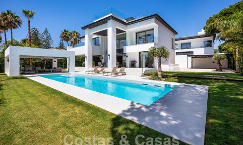 Modernistische luxevilla te koop op een steenworp van het strand en alle voorzieningen met zeezicht in San Pedro, Marbella 58680