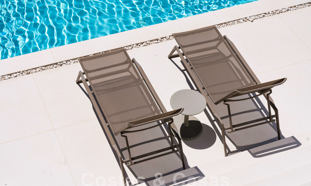 Modernistische luxevilla te koop op een steenworp van het strand en alle voorzieningen met zeezicht in San Pedro, Marbella 58681