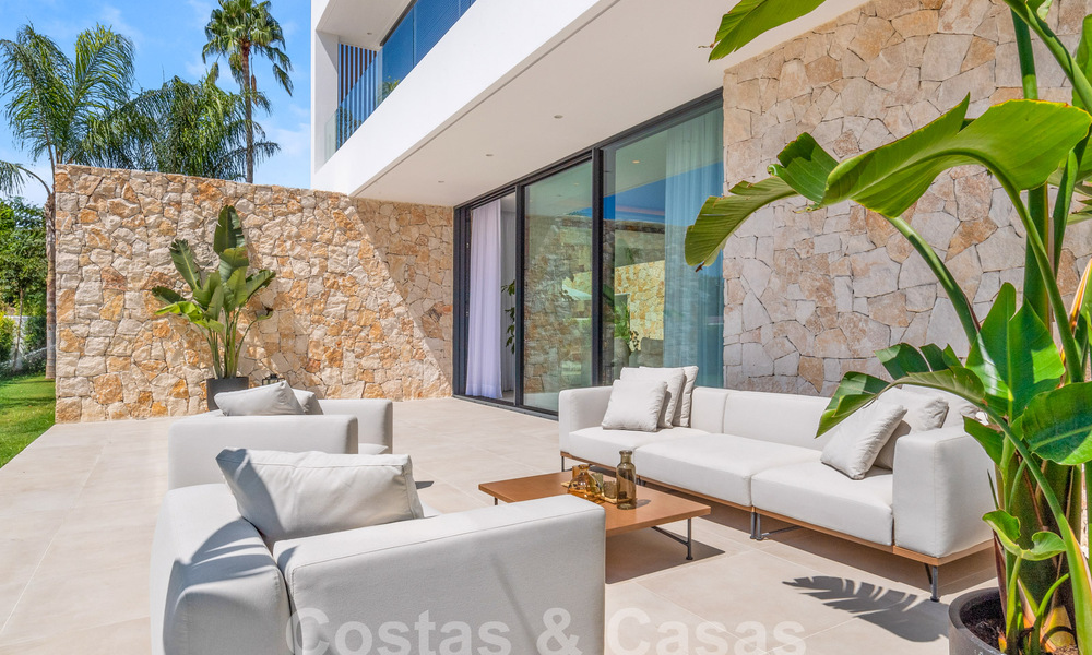 Instapklare, eigentijdse luxevilla te koop op loopafstand van Puerto Banus en het strand van San Pedro, Marbella 59017