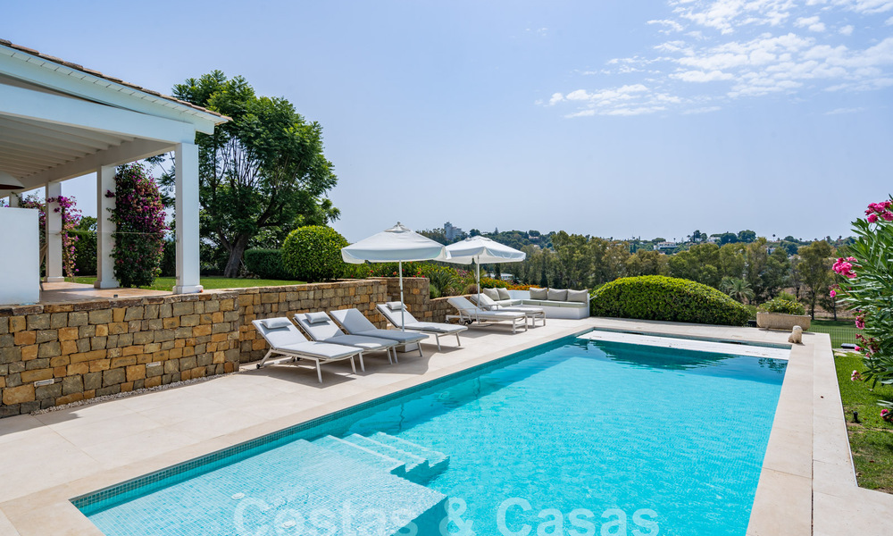 Andalusische luxevilla met een tijdloze charme te koop op eerstelijns golf in Benahavis - Marbella 58833