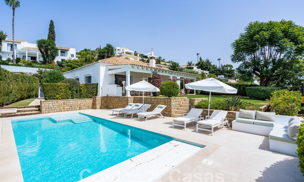 Andalusische luxevilla met een tijdloze charme te koop op eerstelijns golf in Benahavis - Marbella 58834