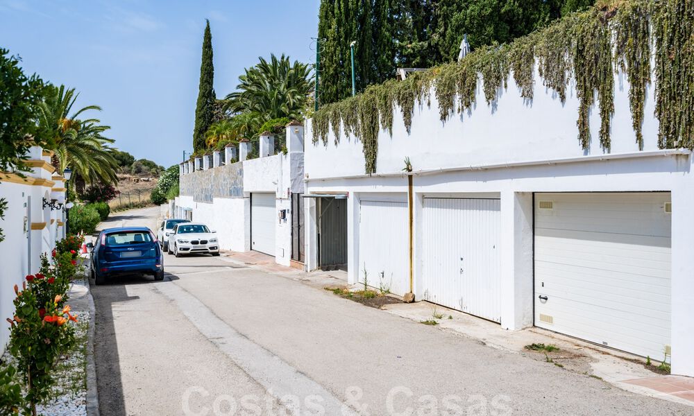 Andalusische luxevilla met een tijdloze charme te koop op eerstelijns golf in Benahavis - Marbella 58835