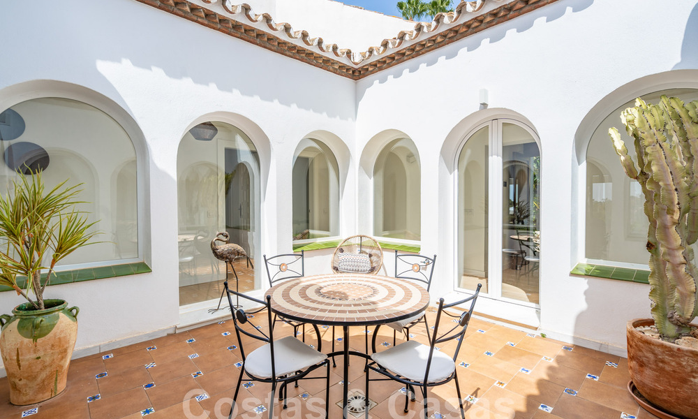 Andalusische luxevilla met een tijdloze charme te koop op eerstelijns golf in Benahavis - Marbella 58861