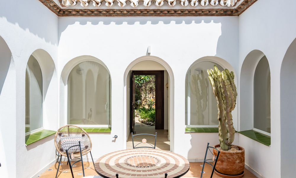 Andalusische luxevilla met een tijdloze charme te koop op eerstelijns golf in Benahavis - Marbella 58862