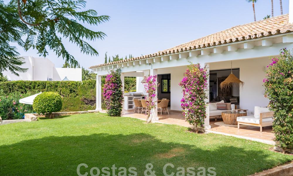 Andalusische luxevilla met een tijdloze charme te koop op eerstelijns golf in Benahavis - Marbella 58866