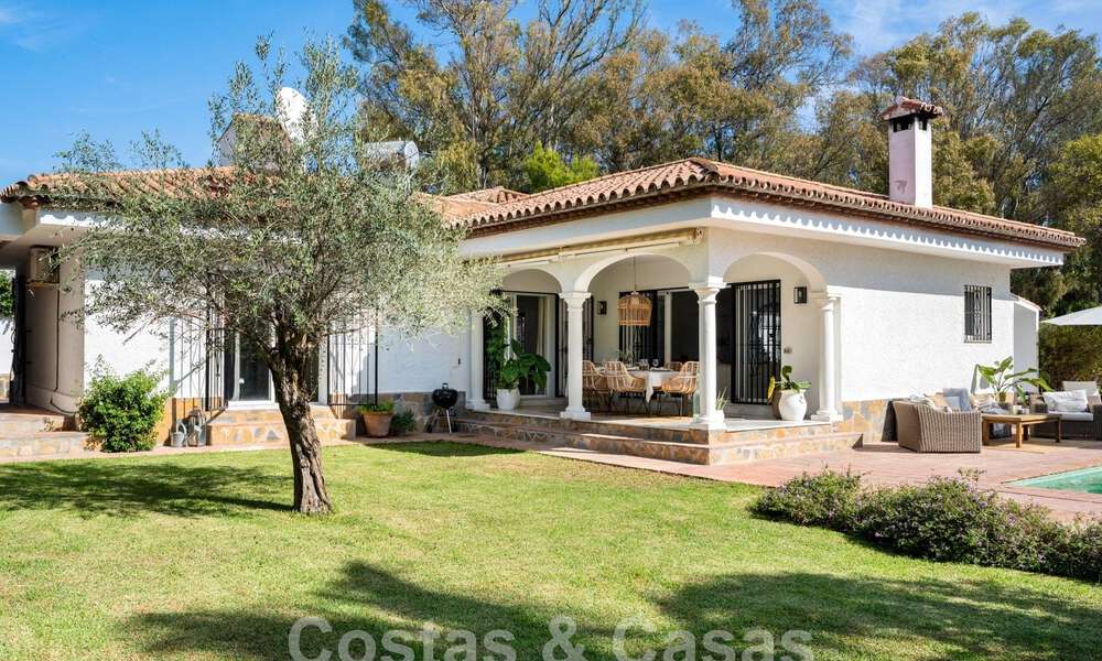 Traditionele gelijkvloerse villa te koop, beachside op de New Golden Mile, Marbella - Estepona 58884