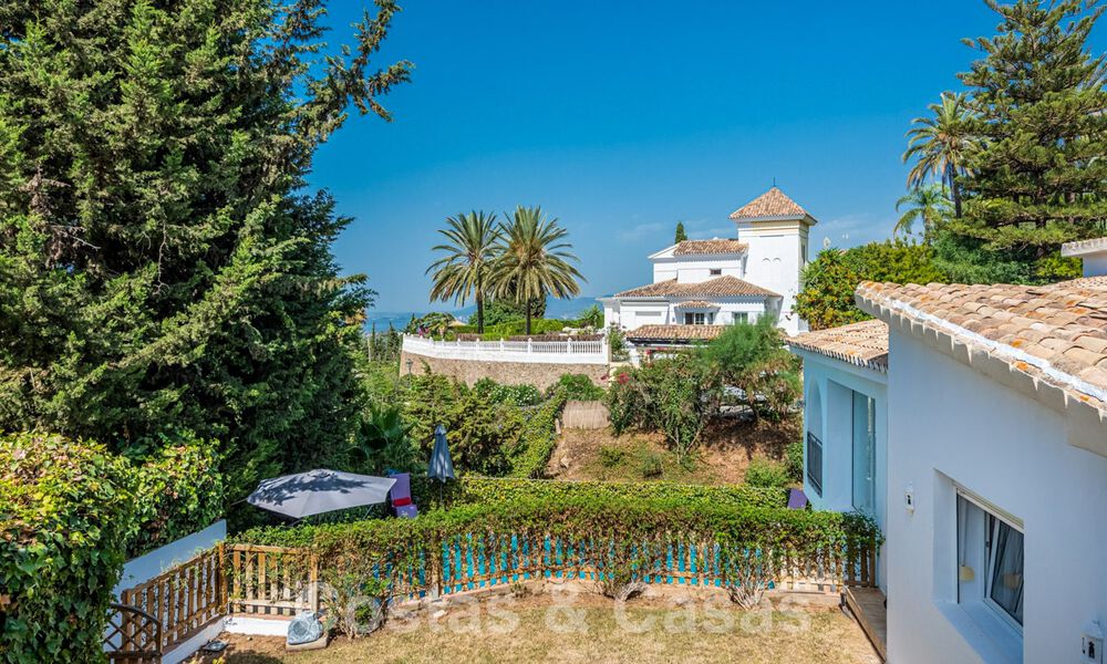 Spaanse villa te koop met grote tuin dicht bij voorzieningen in Oost-Marbella 58931