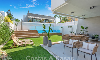 Modernistische, halfvrijstaande villa te koop op een steenworp van het strand nabij Puerto Banus in Marbella 58941 