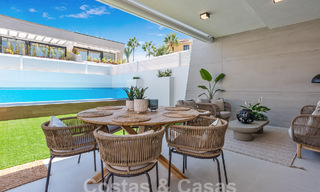 Modernistische, halfvrijstaande villa te koop op een steenworp van het strand nabij Puerto Banus in Marbella 58943 