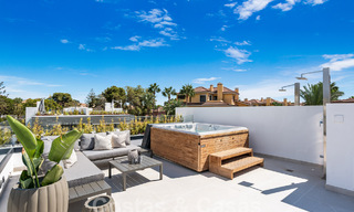 Modernistische, halfvrijstaande villa te koop op een steenworp van het strand nabij Puerto Banus in Marbella 58944 