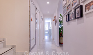 Penthouse te koop met ruim dakterras en 360° uitzicht, op een steenworp van het strand en het centrum van Puerto Banus, Marbella. Verlaagd in prijs om te verkopen! 59040 
