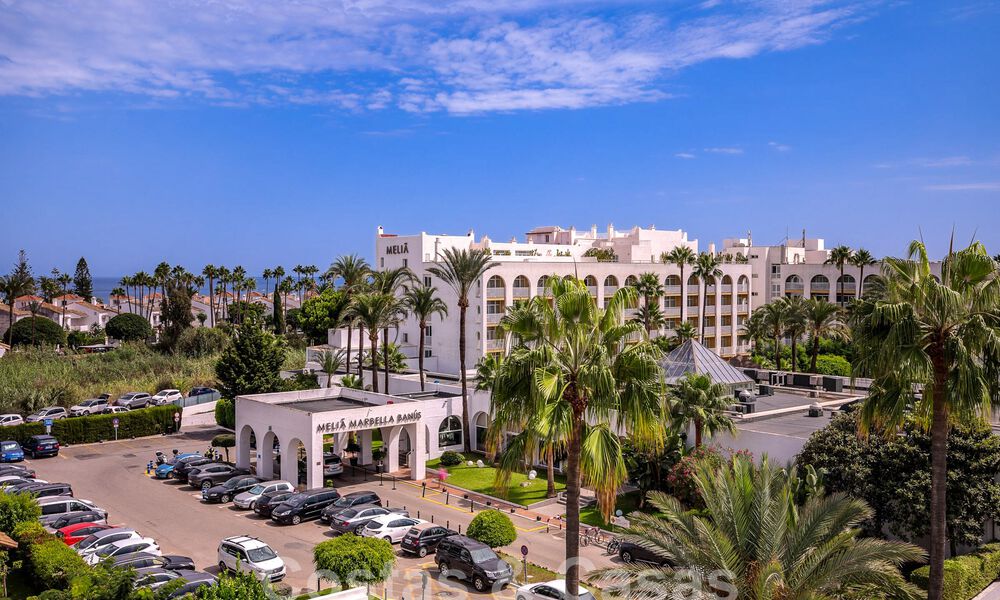 Penthouse te koop met ruim dakterras en 360° uitzicht, op een steenworp van het strand en het centrum van Puerto Banus, Marbella. Verlaagd in prijs om te verkopen! 59043