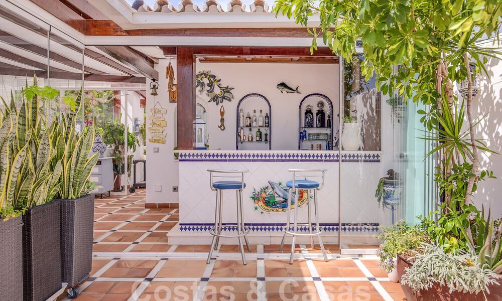 Penthouse te koop met ruim dakterras en 360° uitzicht, op een steenworp van het strand en het centrum van Puerto Banus, Marbella. Verlaagd in prijs om te verkopen! 59046