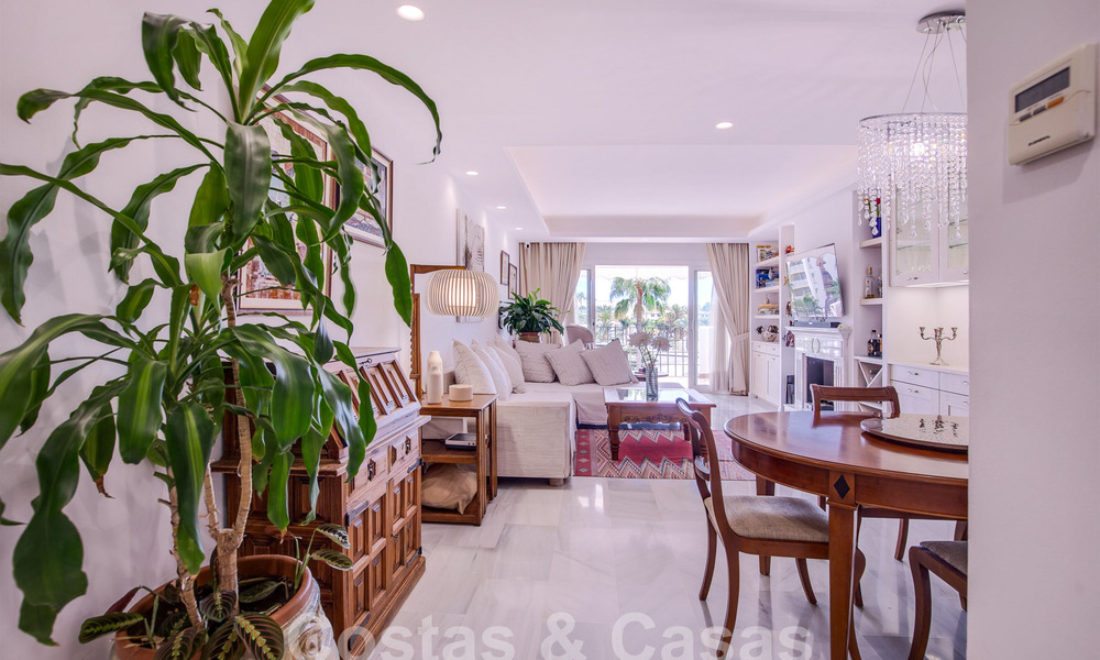 Penthouse te koop met ruim dakterras en 360° uitzicht, op een steenworp van het strand en het centrum van Puerto Banus, Marbella. Verlaagd in prijs om te verkopen! 59047