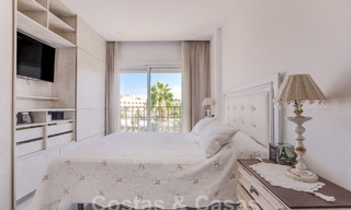 Penthouse te koop met ruim dakterras en 360° uitzicht, op een steenworp van het strand en het centrum van Puerto Banus, Marbella. Verlaagd in prijs om te verkopen! 59050 