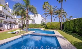 Penthouse te koop met ruim dakterras en 360° uitzicht, op een steenworp van het strand en het centrum van Puerto Banus, Marbella. Verlaagd in prijs om te verkopen! 59052 