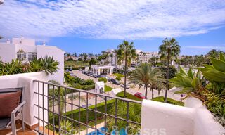 Penthouse te koop met ruim dakterras en 360° uitzicht, op een steenworp van het strand en het centrum van Puerto Banus, Marbella. Verlaagd in prijs om te verkopen! 59054 