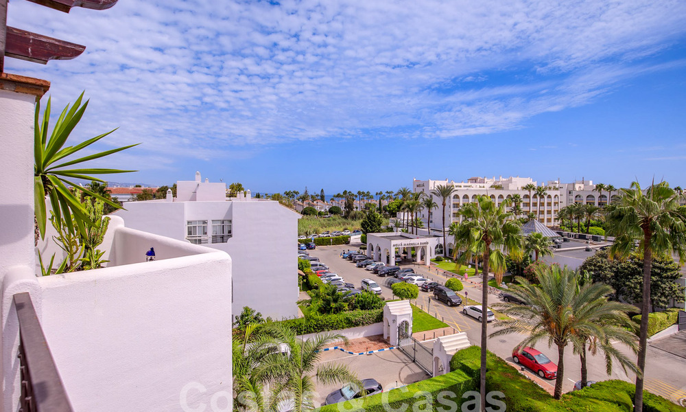 Penthouse te koop met ruim dakterras en 360° uitzicht, op een steenworp van het strand en het centrum van Puerto Banus, Marbella. Verlaagd in prijs om te verkopen! 59055