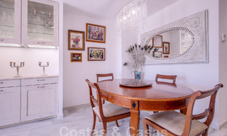 Penthouse te koop met ruim dakterras en 360° uitzicht, op een steenworp van het strand en het centrum van Puerto Banus, Marbella. Verlaagd in prijs om te verkopen! 59057 